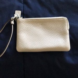 Small wristlet
